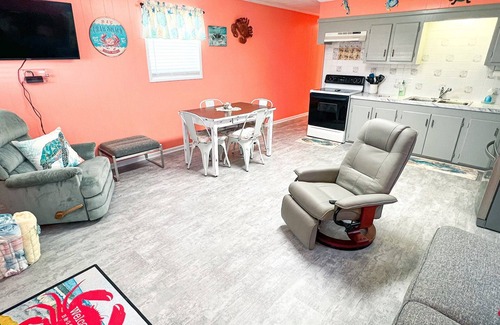 Grand Isle House | B & G Crab Shack Perfect a Small Group