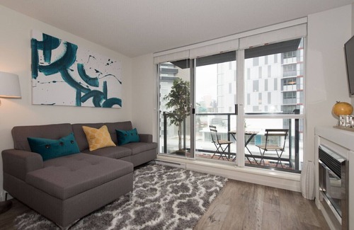 Downtown Vancouver Condo | B1 - 1 Bedroom Yaletown Oasis with Parking