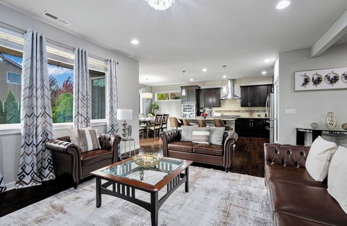 North Creek House | B16: Henna Villa: Corner lot, fenced, main w BR bath