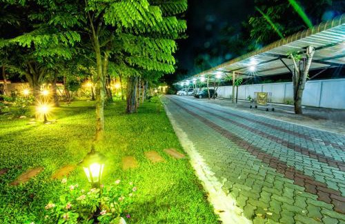 Bang Khonthi Resort | Baan Nam Pen Resort