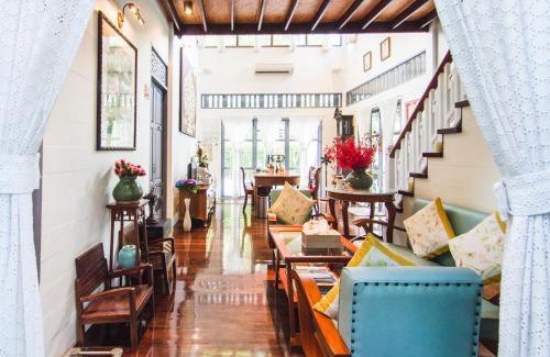 Wat Bowon Niwet Hotel | Baan Noppawong