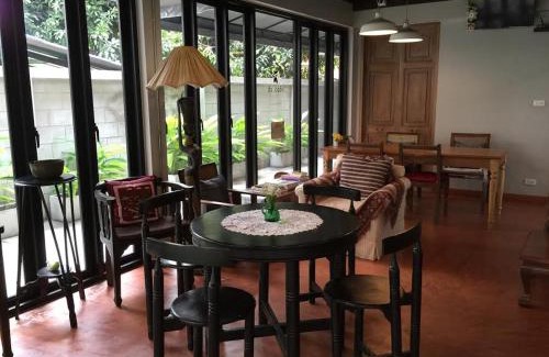 Thanon Nakhon Chai Si Bed & Breakfast | Baan Ongkharak bed & breakfast