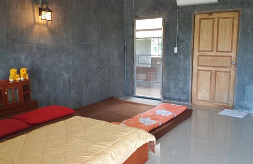 Ban Thi House | Baan Saun Homestay by Lamyai Khunmae