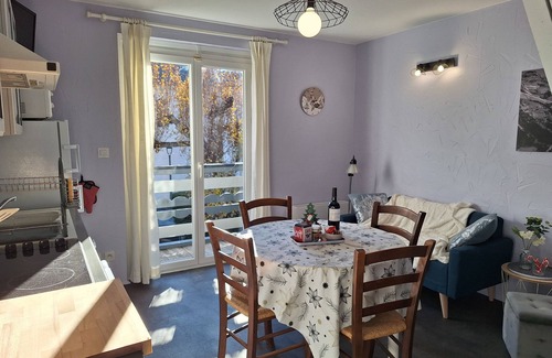 Luz-Saint-Sauveur Apartment | Babylone apartment in a detached house