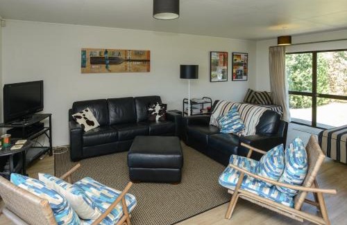 Waimarama House | Bach 112 - Waimarama Holiday Home