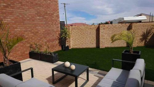 Mahomets Flats Apartment | BackersBeach Villa