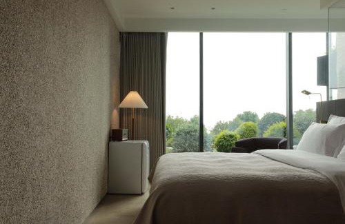 Xiangshan Hotel | Backlighting Village Hotel