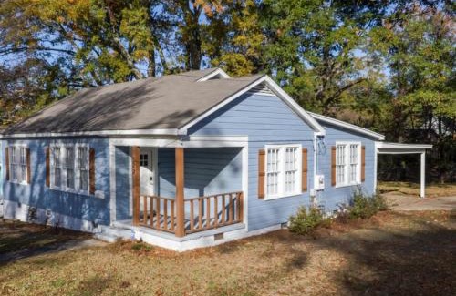 Fondren House | Backyard Beauty Bungalow in Jackson