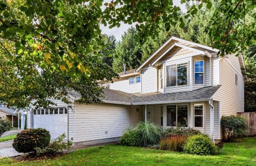 Vancouver House | Backyard hot tub for your family