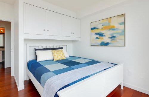 Coal Harbour Apartment | Bad Melville