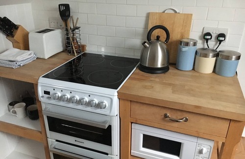 Sennen Cove Apartment | Badgers Loft apartment with stunning sea views and next to beach. Sleeps 2