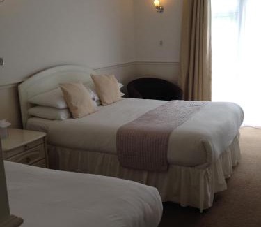 Barwell Hotel | Badgers Mount Hotel