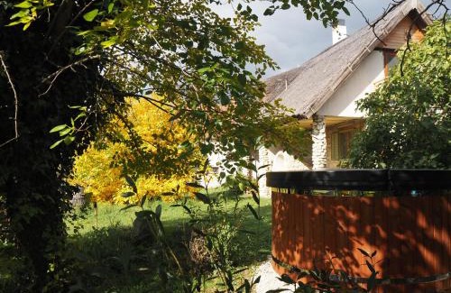 Sumeg House | Baglyashegy Vendégház dézsafürdővel