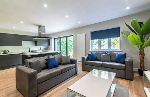 Edwinstowe House | Bagworth House - Spacious 4BR Bungalow in Leicestershire