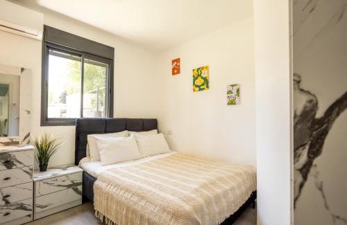 Haifa Apartment | Bahai Gardens Serenity Apartment with Mamad by Sea N' Rent
