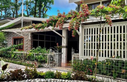 Lucban House | BALAI BANAHAW Vacation Farm and Private Resort