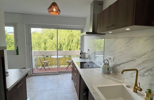Perigueux Apartment | Balcon sur la Rivière Face à la Vieille Ville