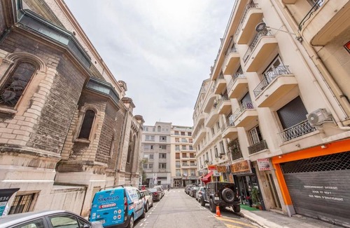 Nice City Centre Apartment | Balcony-Beautiful-Central-1 block beach-A.C-WIFI