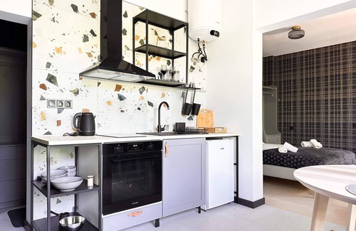 Oborishte Apartment | Balcony Bliss + Smart TV + Walk to Metro and Park