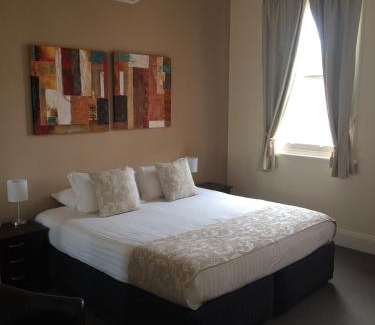 Murray Bridge Hotel | Balcony On Sixth Lodge