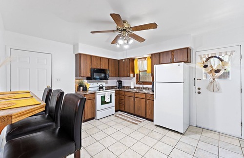 Chesterton House | Balcony/Patio/Fenced Yard/Attached Garage/near Beach, Park/close to Chicago