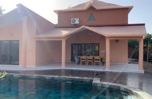 Nianing Villa | Bali au Sénégal, wifi, piscine, parking, plage