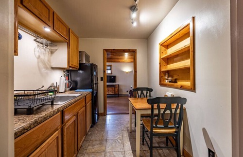 Stanardsville Apartment | Bali Suite at the White Lotus