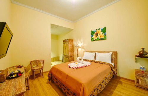 Tumbu Village House | Balinese Guesthouse! 1BR Double Room in Karangasem