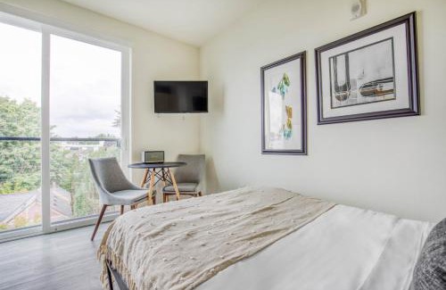 Old Ballard Apartment | Ballard Studio w Rooftop BBQ nr dining SEA-178