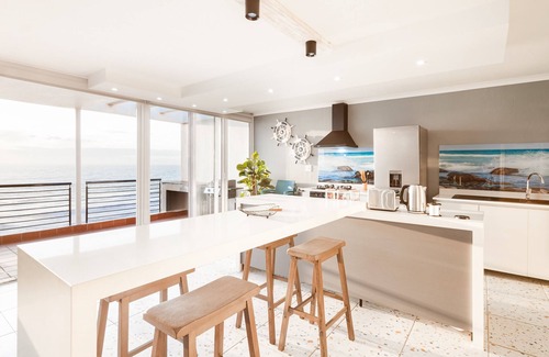 Shaka's Rock Apartment | Ballito Beachfront Retreat - No Loadshedding