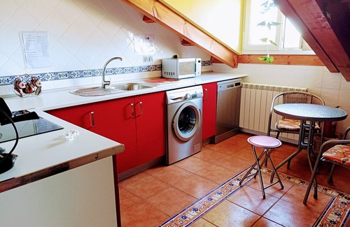 Carbajal de la Legua Apartment | Ballot. 5 minutes from León, house with garden.
