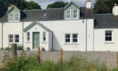 Scaniport House | Balmore Farmhouse near Lochness