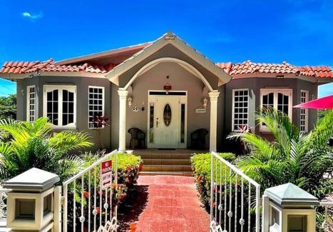 Rio Grande House | Bamboo House- (electric generator) 8 min to beach