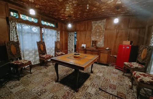 Khattalwada Boat Rental | Bambri Palace