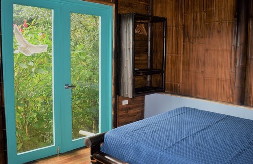 Turrialba Cabin | Bambu house, surrounded by nature, birds and waterfalls.