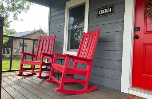 Bandera House | Bandera Bungalow - River, Downtown, Peaceful fenced corner lot! King bed!
