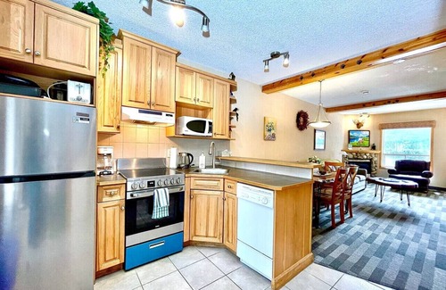 Harvie Heights House | Banff wood lodge- Mtnview/Chalet townhouse/7ppl