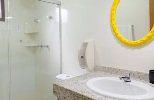Pescaria House | Bangalô em Resort na Natureza com Vista Para a Praia!