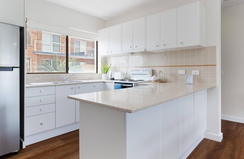 Soldiers Point Apartment | Bangalee, 3/41 Soldiers Point Rd - Fantastic Waterfront Unit with Air-Con, Pool, WIFI & Chromecast