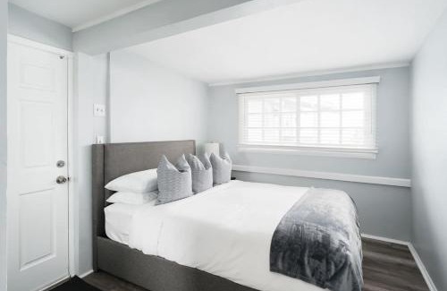 Bankers Hill Apartment | Bankers Hill Chic Roomy Home Near Airport