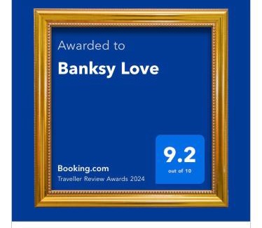 Reinosa Apartment | Banksy Love