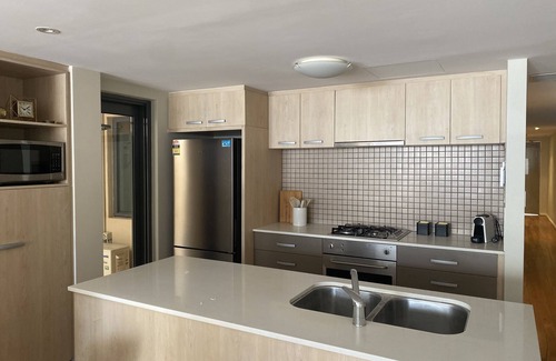Fremantle Apartment | Bannister Apartment in vibrant central Fremantle. Parking, WiFi, Smart tv's