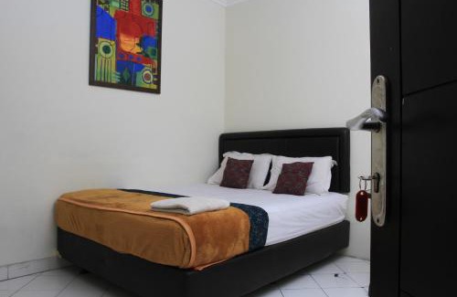 Bandung House | Bantal Guling Trans