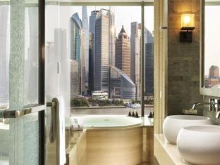 The North Bund Hotel | Banyantree Shanghai On the Bund - Tales rooftop bar boasts a jaw-dropping panoramic vista