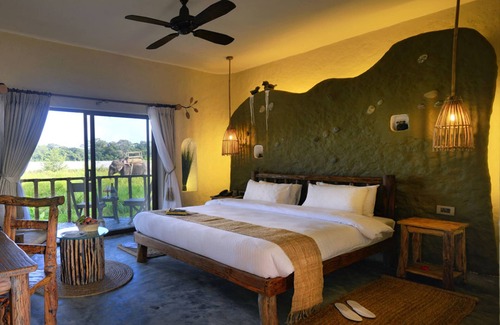 Meghauli Hotel | Barahi Jungle Lodge