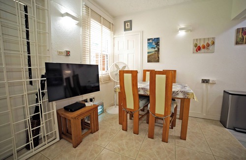 Sunset Crest Condo | Barbados Holetown SunsetCrest 1 Bed,1 Rec,AC,TV,Wi-FI,kitchen,Beach,Tennis,Pool