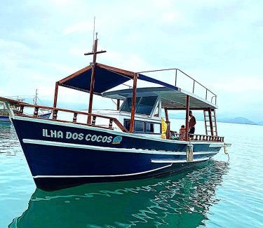 Mambucaba Boat Rental | Barco Ilha dos Cocos passeios e pesca esportiva em Paraty