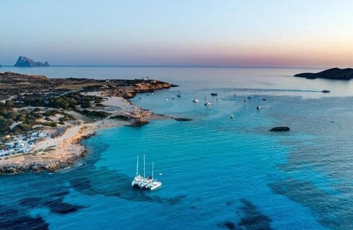 Playa Pobla de Farnals Boat Rental | Barco para dormir sobre el Mar