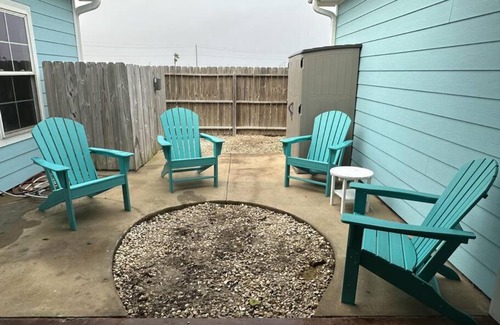 Corpus Christi Villa | Barefoot Bungalow - Pet Friendly- 2 Bdrm Townhome