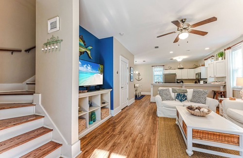 Port St. Joe Cottage | Barefoot Getaway is your perfect poolside paradise!n
